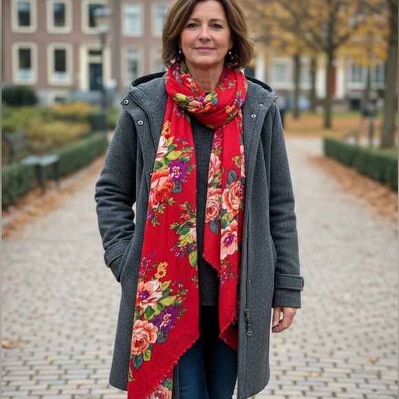 Scarf red & green with 4 different ways how to wear - Picture 8 of 8